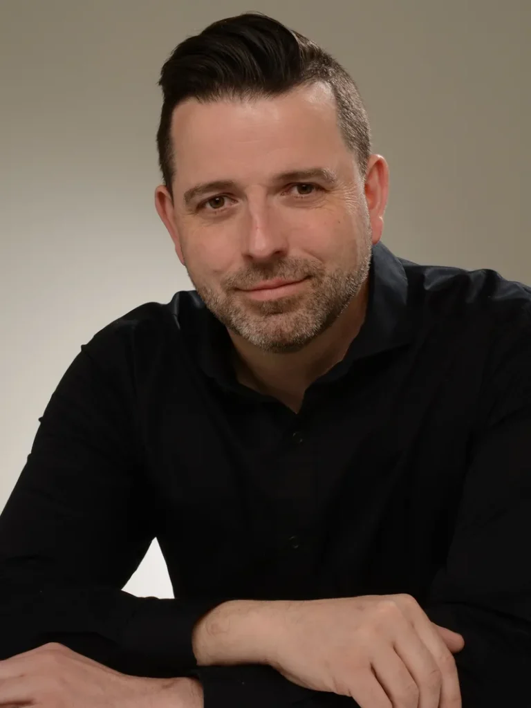 Peter Thomson Scarlett