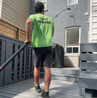 hnc-home-services-tech-window-cleaning