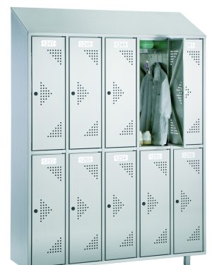 Schrägdach-Schrankgehäuse aus Edelstahl mit Untergestell und Sitzbank | Case of sloping roof locker of stainless steel and with bench