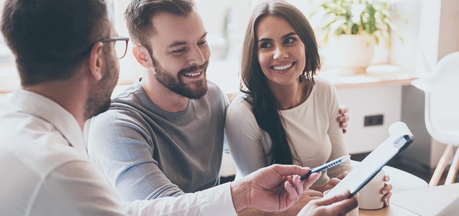 couple-discussing-jumbo-loans-texas