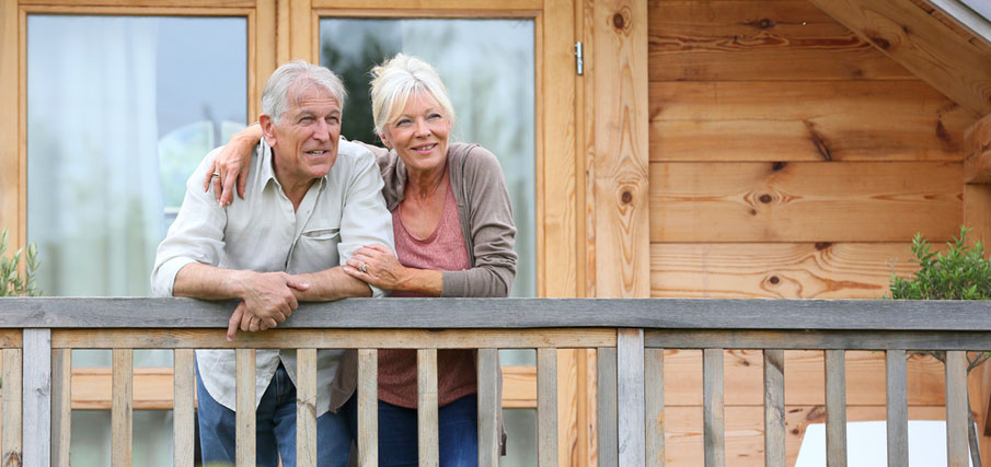 couple-outside-home-fha-refinancing-texas